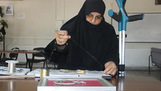 'Engellisin, yapamazsın' dediler, filografi sanatçısı olup ders vermeye başladı
