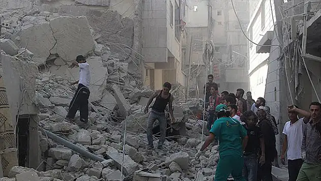'Esed rejimi 2 yılda 20 bin varil bombası attı'