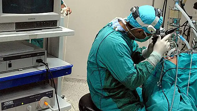 'Estetik operasyonlarda yaş sınırı düşüyor'