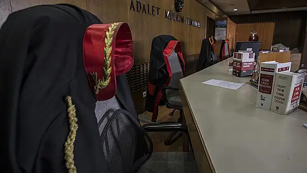 'FETÖ'cü hakimlerin baktığı davalar yeniden görülmeli'