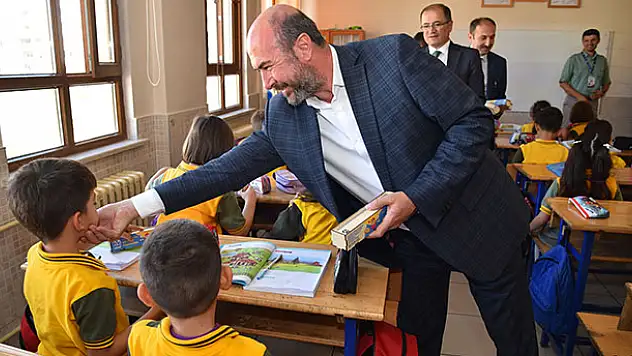 'Geleceğin güçlü Türkiye'si sizlere emanet edilecek'