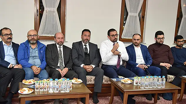 'Gençler siyasette risk almalı'