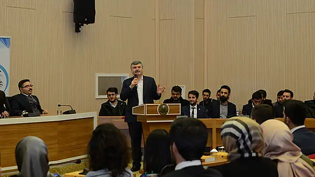 'Gençlik meclisleri mektep vazifesi görüyor'