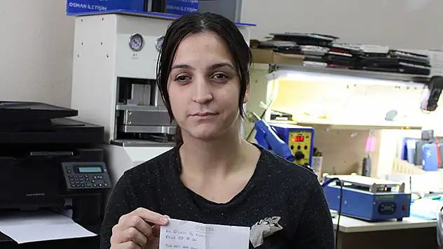 'Genel Sağlık Sigortası prim borcunuz var' diyerek genç kadını dolandırmak istediler