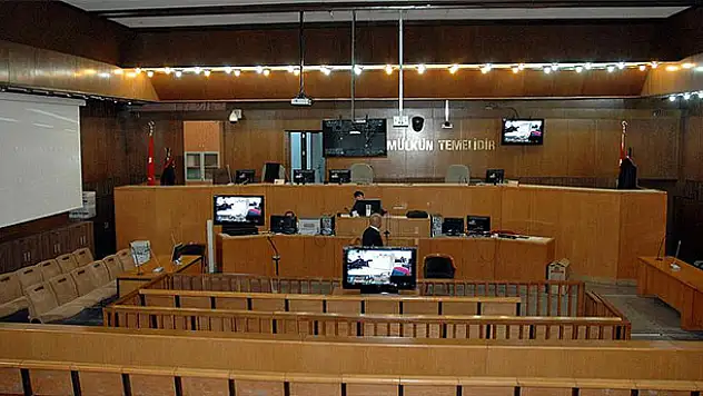 'Gizli bilgi ve belge bulundurma' davasında ara karar