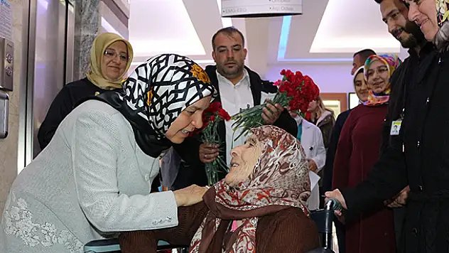 'Güçlü bir Türkiye dünyaya örnek olacak'