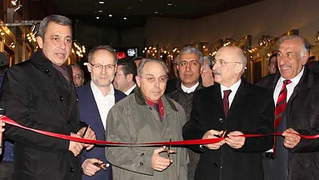 'Güllerin Efendisi' hat sergisi açıldı