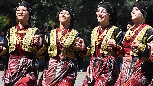 'Halk oyunları' okullarda seçmeli ders olarak okutulacak

