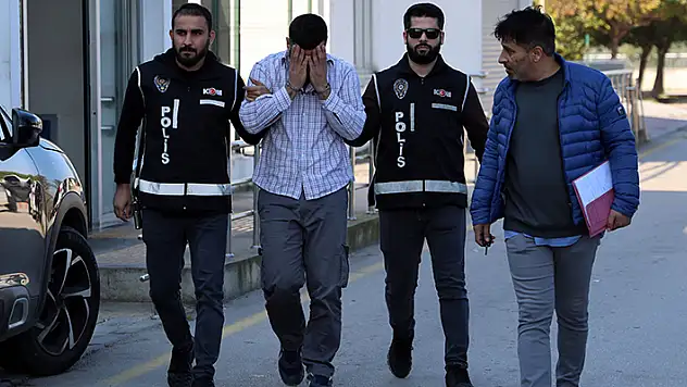 'Hayırdır devrem' deyip ekiplere sahte polis kimliği gösteren klima tamircisi gözaltına alındı