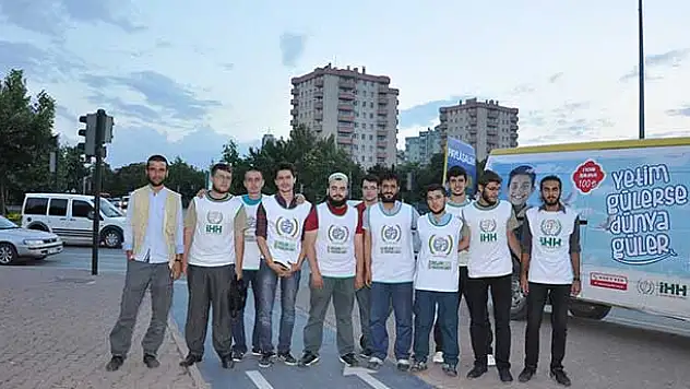 'İftara 5 kala' iftariyelik dağıtıyorlar
