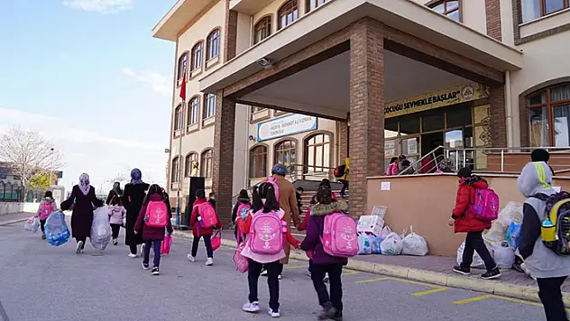 'İlkokullar Arası 1 Atık Çok Şeyi Değiştirir 2' atık toplama yarışması tamamlandı
