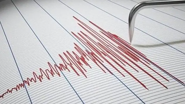  İstanbul'da  deprem oldu!