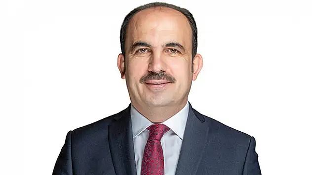 'İstiklal Marşı milletimizin kahramanlığını tarihe altın harflerle kazıdı'