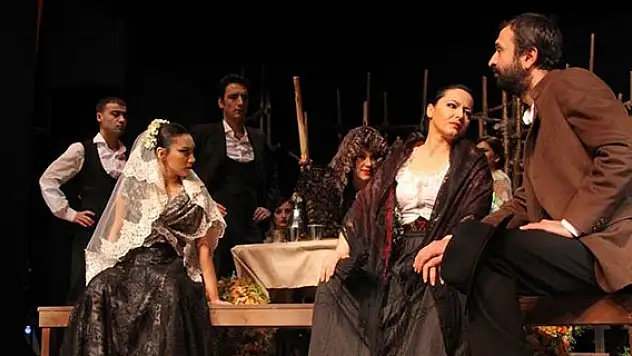 'Kanlı Düğün'ü 3 ilde sahneledi
