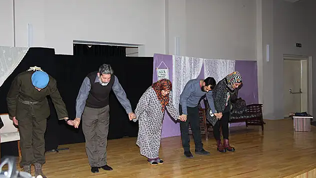 'Karar Senin ilk Namaz' adlı oyun Seydişehir'de sahnelendi