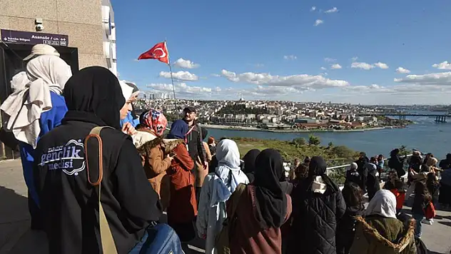 'Karatay Okuyor' projesinin başarılı öğrencileri İstanbul'u gezdi
