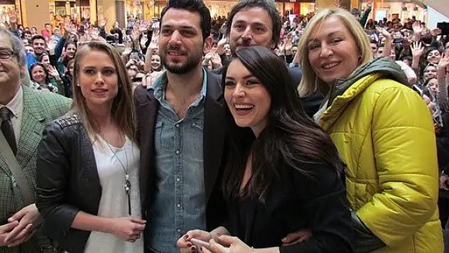 'Kocan Kadar Konuş'a İzmir'de muhteşem gala