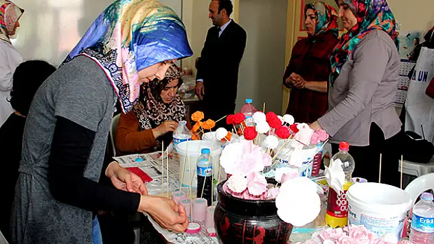 'Kokulu Taş Tozu' kadınların elinde şekilleniyor