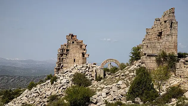  Konya'da bulunan İsaura Antik Kenti ziyaretçilerin ilgisini çekiyor