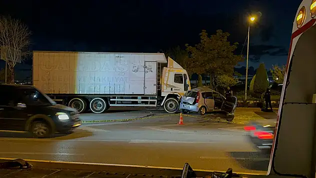  Konya'da kamyonun otomobile çarptığı kazada 1 kişi öldü