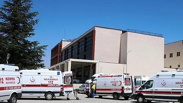  Konya'da otomobil şarampole devrildi: 4 yaralı