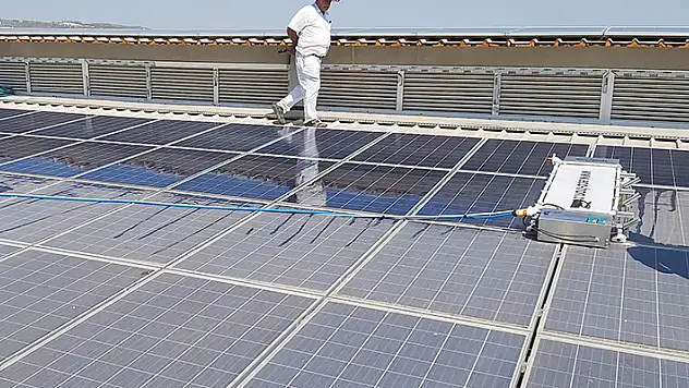  Konya Enerji Zirvesi ve Fuarı'nda panel temizleyen robotlar, görücüye çıktı