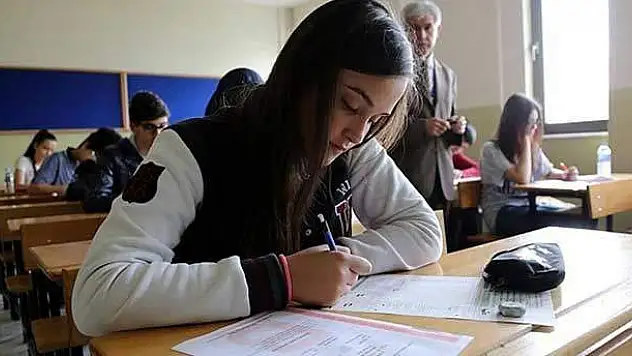 'Liselerde boş kontenjan 300 bini bulacak'