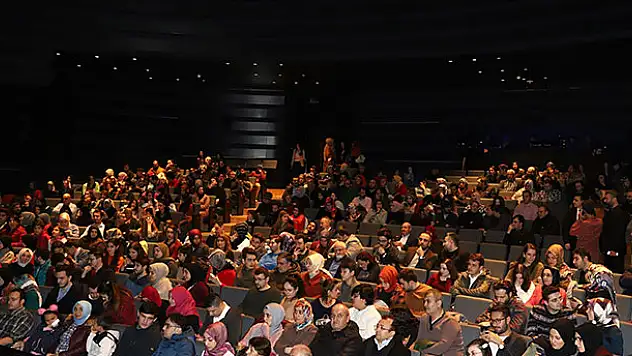 'Mavi Kuş' Konyalı tiyatro severlerle buluştu