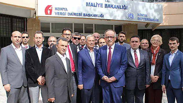 'Memurlara da yılda iki maaş ikramiye vereceğiz'
