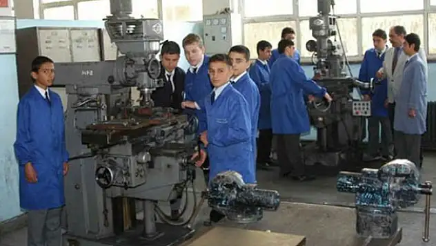 'Meslek Lisesi' mezunlarına 50 bin lira hibe verilecek
