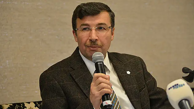 'Mevlana'ya göre insanın en önemli özelliği, kulluğunu bilmesidir'