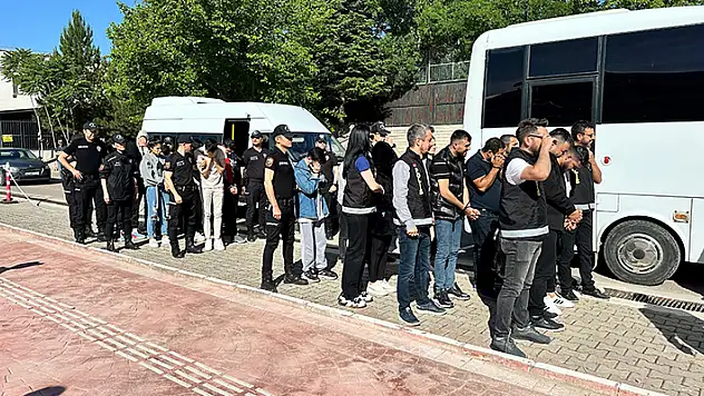 'Mutlu son' ilanına kandı, 'silikon sigortası' dahil 220 bin lira dolandırıldı
