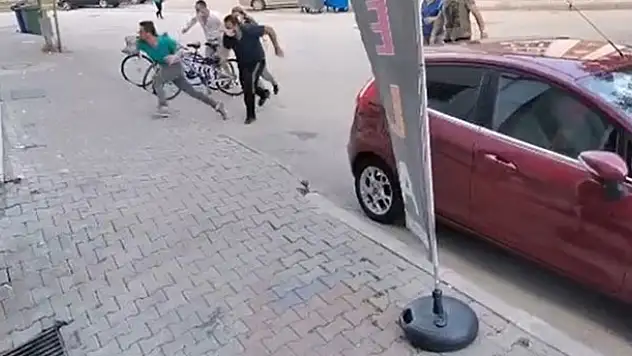 'Namusuma yan baktın' diyerek tekme tokat dövdüler! Şikayetçi olmadı
