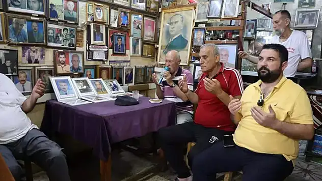'Ölüler kahvehanesi'nde tam 800 kişi! Duvardakilerin hepsi hayatını kaybetti
