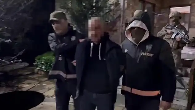 'Ördekler' suç örgütünün lideri eski boksör, özel harekat ekiplerinin katıldığı operasyonla yakalandı
