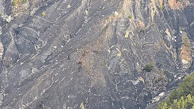 'Pilot uçağı kasten alçalttı'