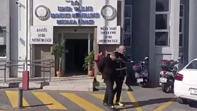 'Polisiz' deyip 'FETÖ' yalanıyla korkuttukları 3 emekliyi dolandırdılar

