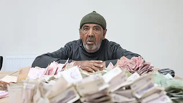 'Rekortmen' dilencinin sırrı ortaya çıktı: Bozuk paraları kabul etmiyormuş
