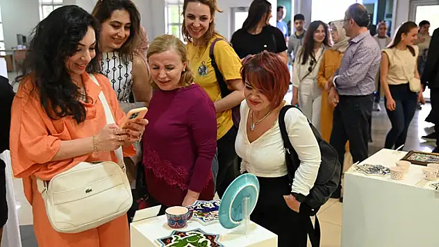 'Sanata Dönüşen Motifler' projesi çini ve seramik sergisi ile taçlandı
