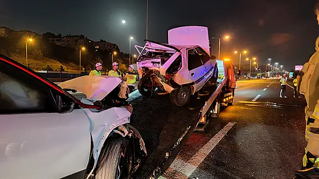  Sarıyer TEM Otoyolu'nda iki otomobil çarpıştı: 1 ölü