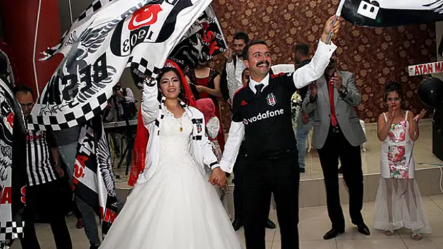 'Siyah beyaz' bir aşk hikayesi