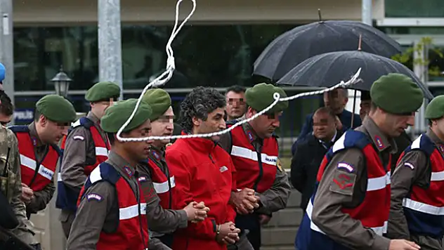 'Suikast timi'ne ipli protesto!