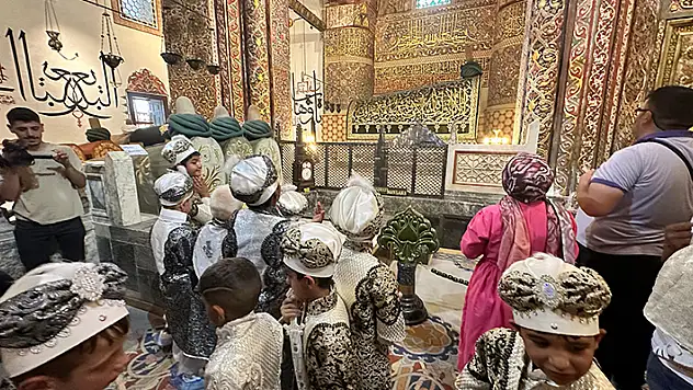  Sultan II. Beyazıt Vakfı Konya'da çocukları sünnet ettiriyor