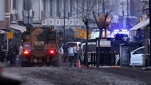 'Teröristler kapımızı balyozla kırarak zorla evimize girdiler'