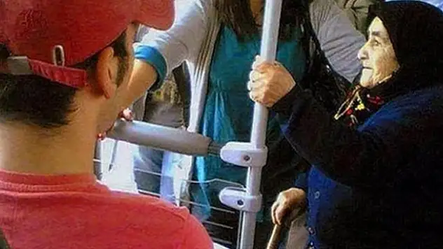 'Toplu taşımada yaşlılara yer vermeyin'