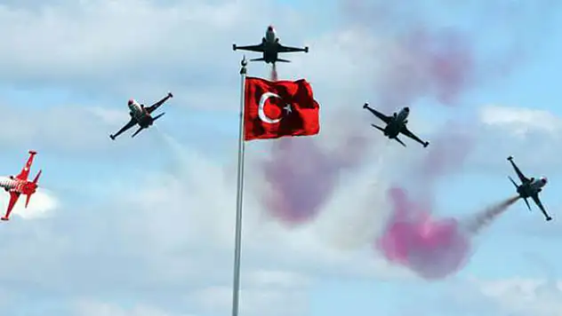 'Türk Yıldızları' Bu Yıl 16 Gösteri Daha Yapacak