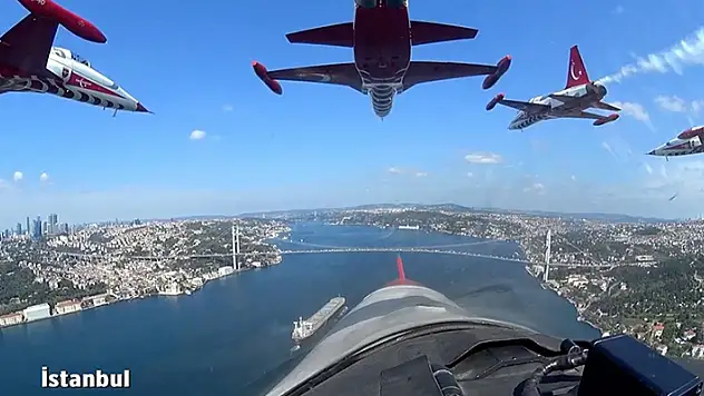 'Türk Yıldızları'nın kokpitinden Türkiye
