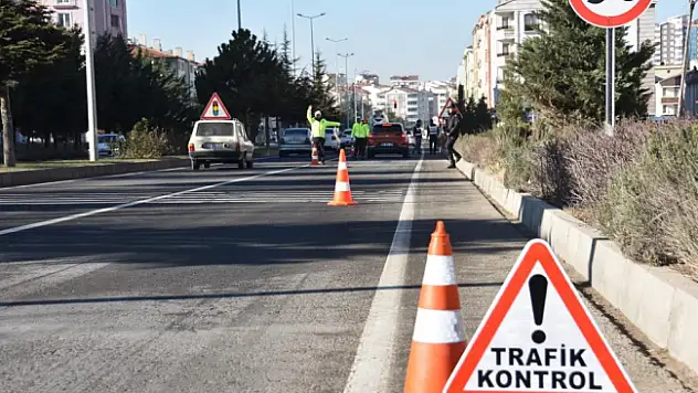 'Türkiye Güven Huzur' uygulaması: Aranan 871 kişi yakalandı
