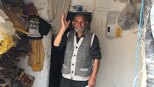 'Yasaktan haberim yok' diyen İbrahim dedenin ihtiyaçlarını belediye ekipleri karşıladı