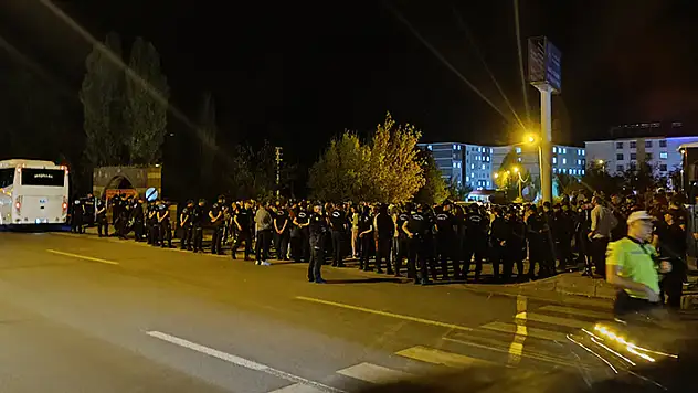 'Yaya geçidi'nde otomobilin çarptığı üniversiteli Evin, öldü
